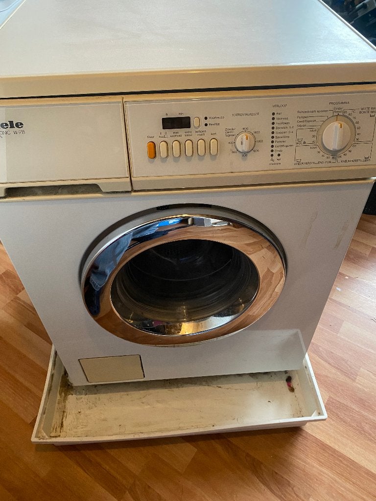 gratis afhalen Wasmachine van Miele, Ophalen, 1200 tot 1600 toeren, Gebruikt, 4 tot 6 kg