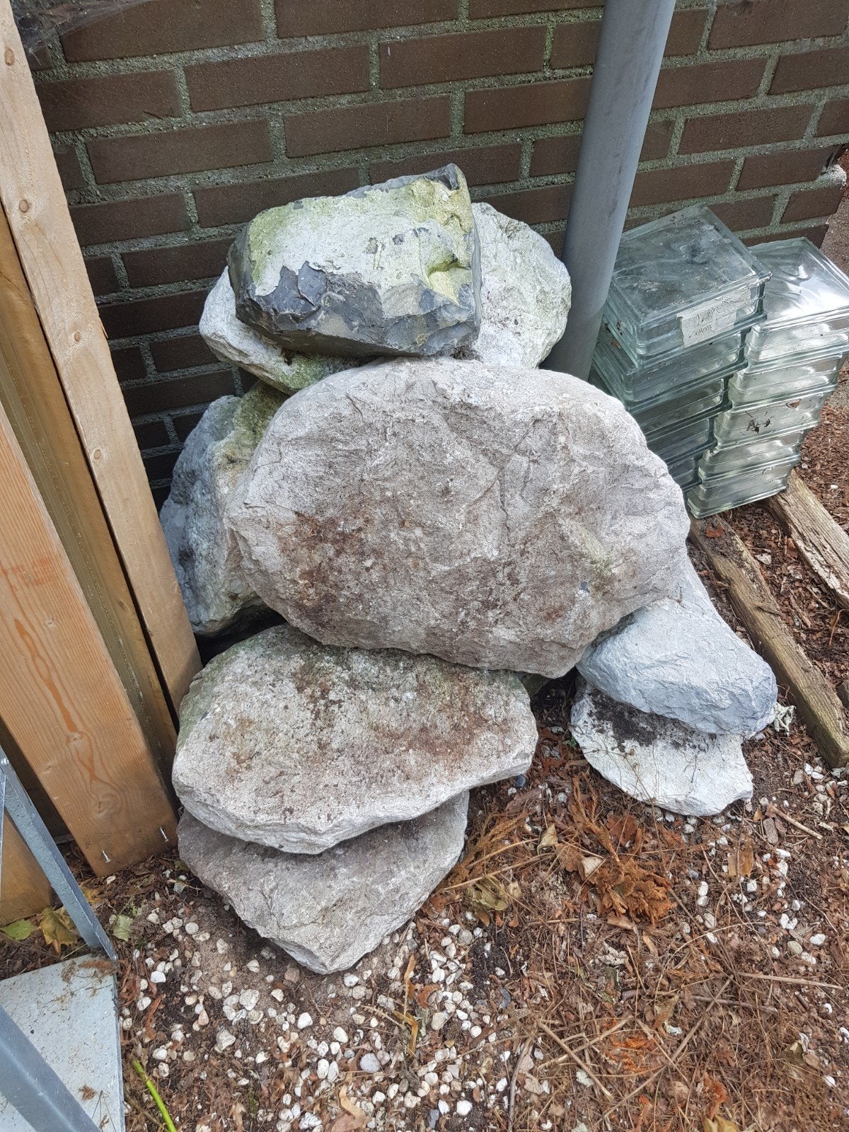 GRATIS OPHALEN  +/-  12 GROTE BASALT KEIEN, Ophalen of Verzenden, Basalt