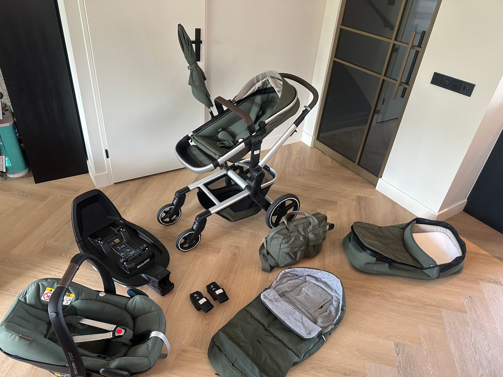 Joolz day + 3 in 1 kinderwagen met maxi-cosi en isofix, Kinderen en Baby's, Kinderwagens en Combinaties, Verstelbare duwstang