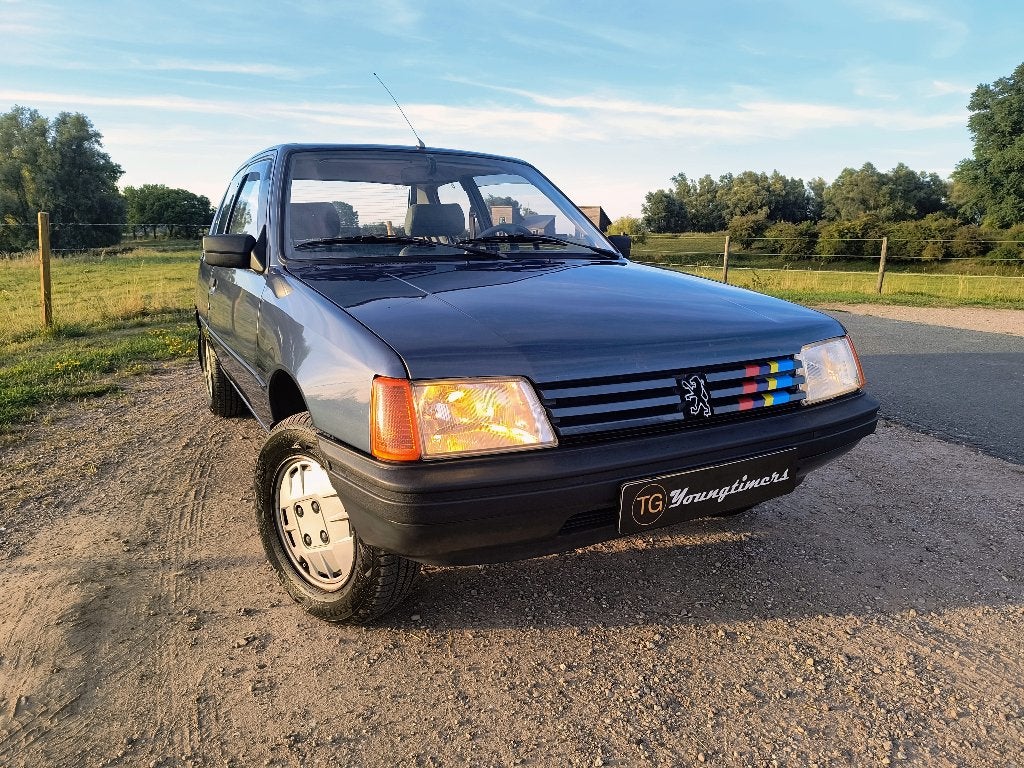 Peugeot 205 1.4 XR bwjr 1984 54.085 km!!!! <UNIEK!>, Voorwielaandrijving, 396 kg, Stof, 1360 cc