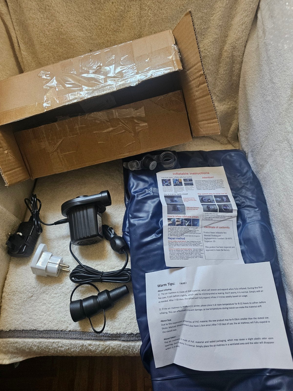 Nieuw opblaasbaar auto luchtbed met pomp en adapters, Ophalen of Verzenden