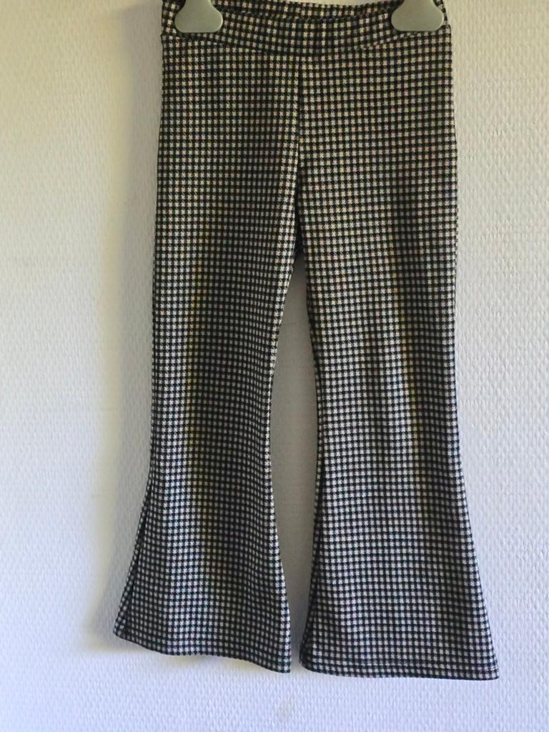 Hema Pied-de-poule flared meisjes broek maat 98/104, Broek, Gebruikt, Meisje, Ophalen of Verzenden