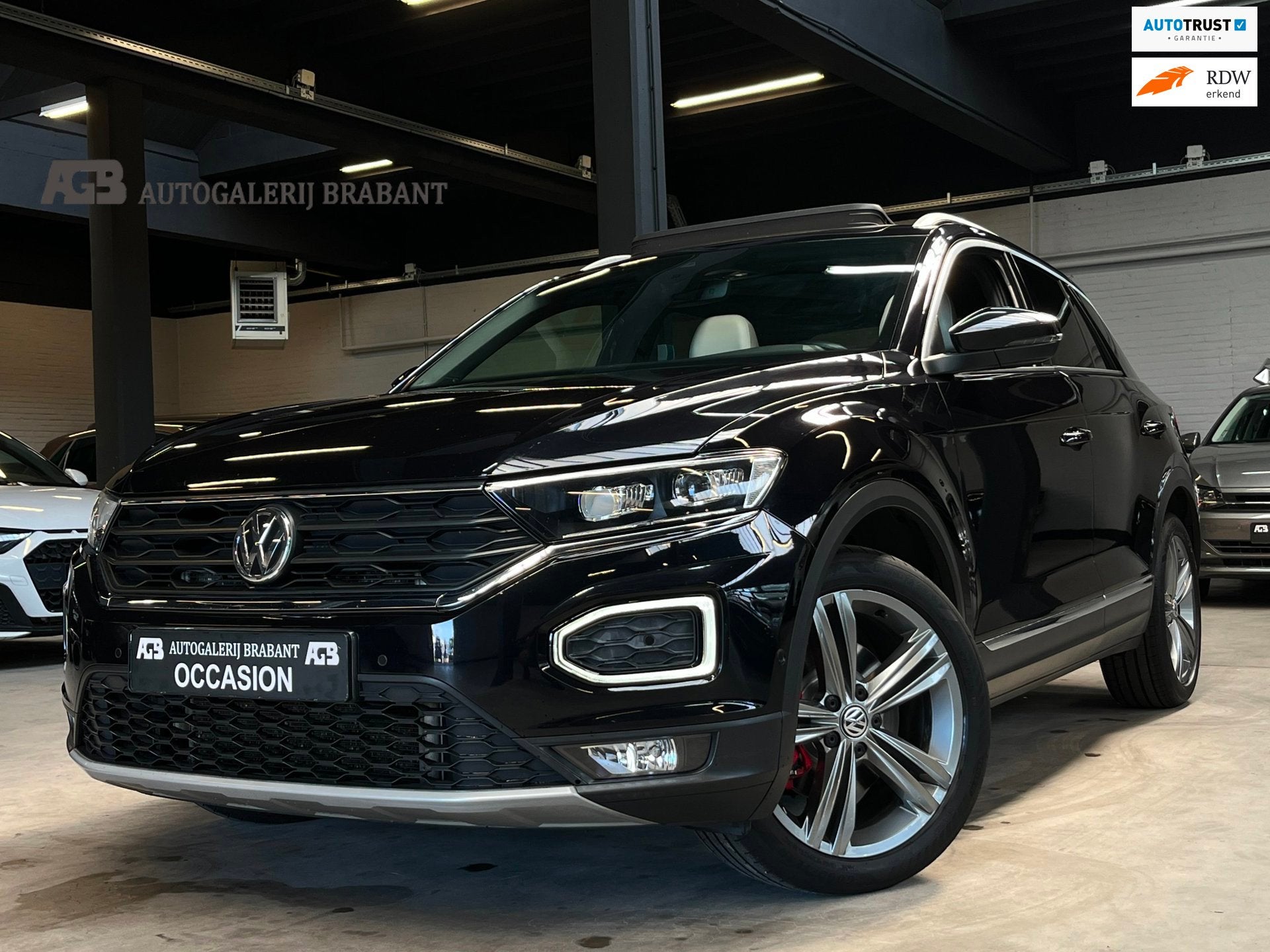 Volkswagen T-ROC 2.0 TSI 4Motion Sport Pano/Carplay/ACC/Stuu, Auto's, Automaat, Dealer onderhouden, 15 km/l, Gebruikt