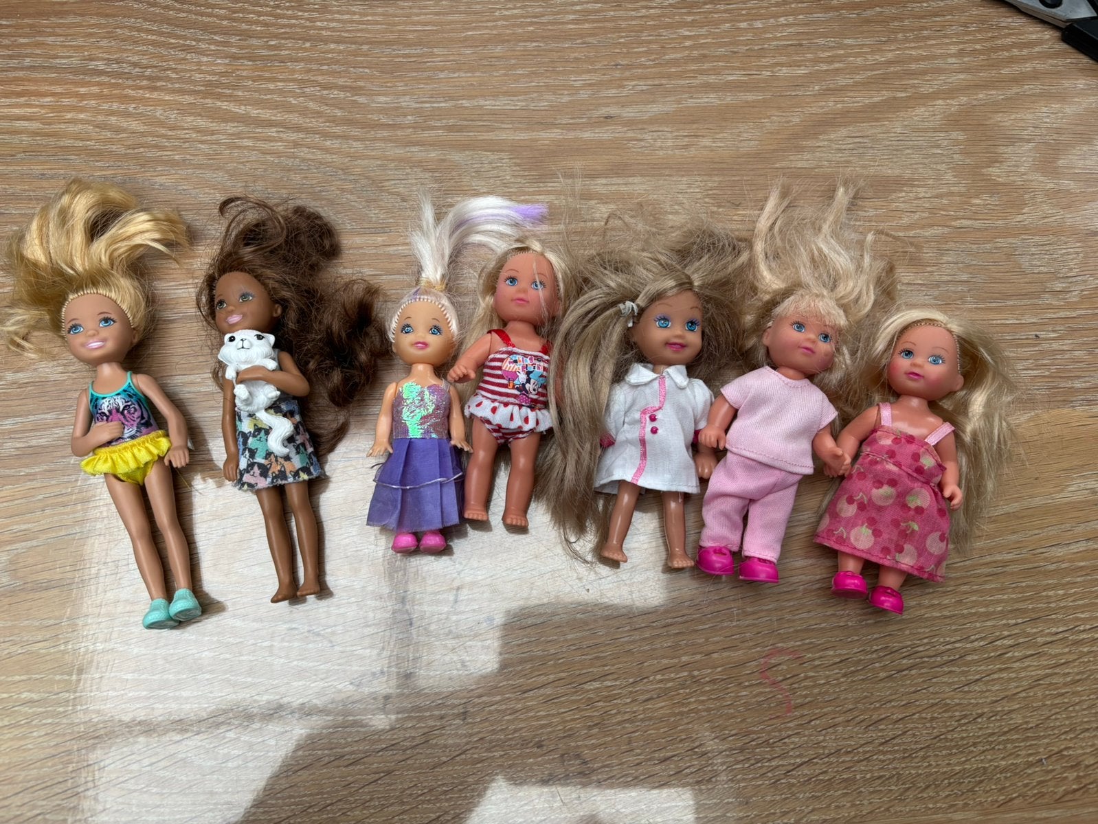 Barbie Chelsea en kleine poppetjes, Ophalen of Verzenden, Zo goed als nieuw, Barbie
