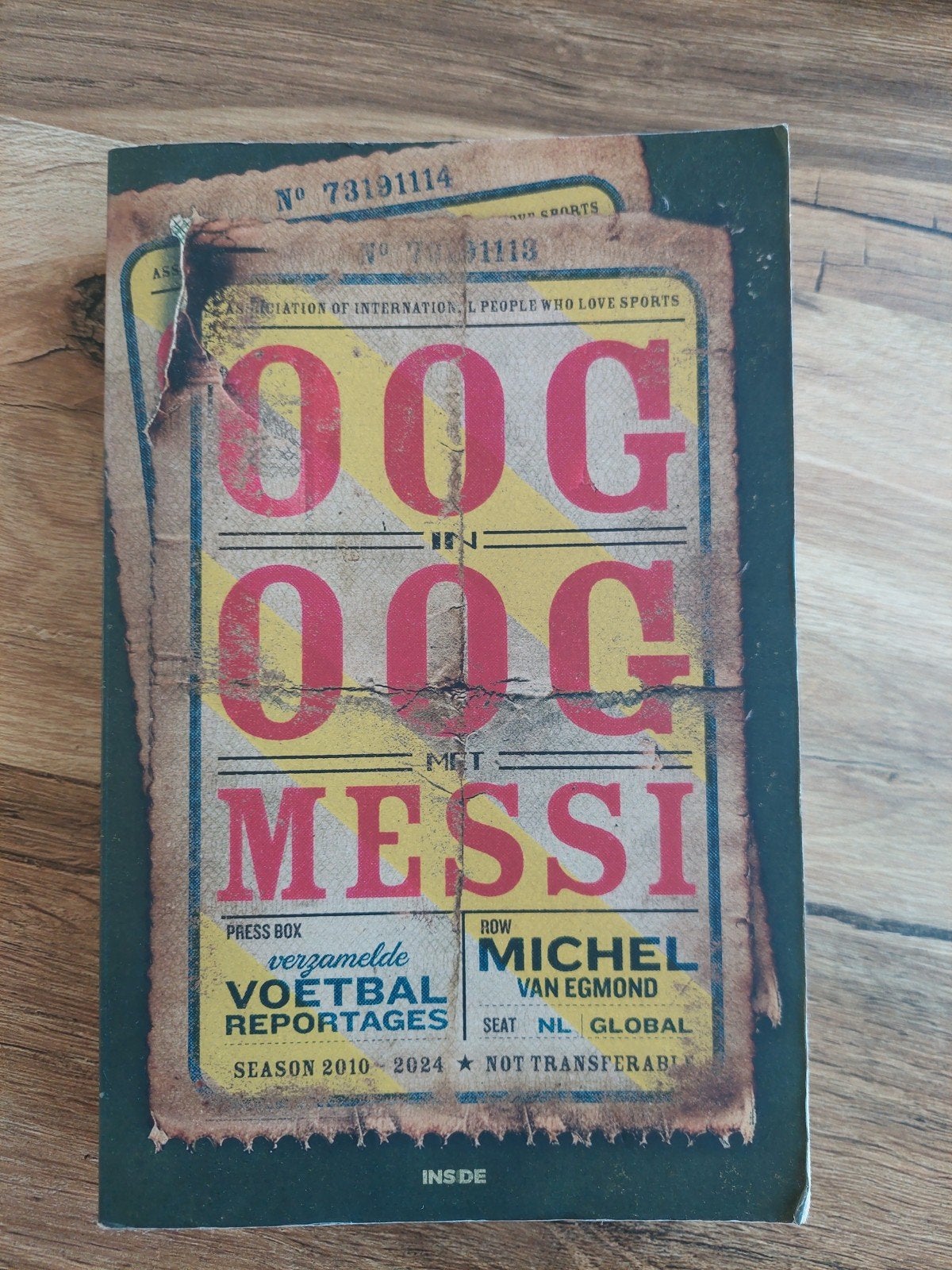 Oog in Oog met Messi - Michel van Egmond, Boeken, Sportboeken, Ophalen of Verzenden, Gelezen, Michel van Egmond, Overige sporten