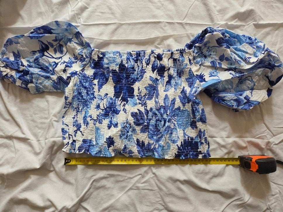H&M Blauw-wit bloemenprint crop top met pofmouwen L, Kleding | Dames, H&M, Blauw, Maat 42/44 (L), Ophalen of Verzenden