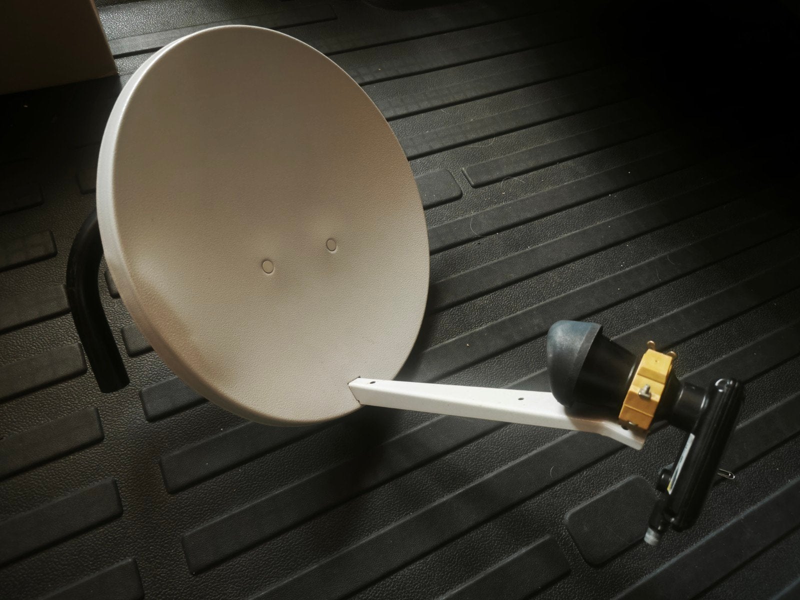 Compacte schotelantenne 38 cm - Ideaal voor op de camping, Ophalen of Verzenden, Gebruikt, (Schotel)antenne, Overige merken