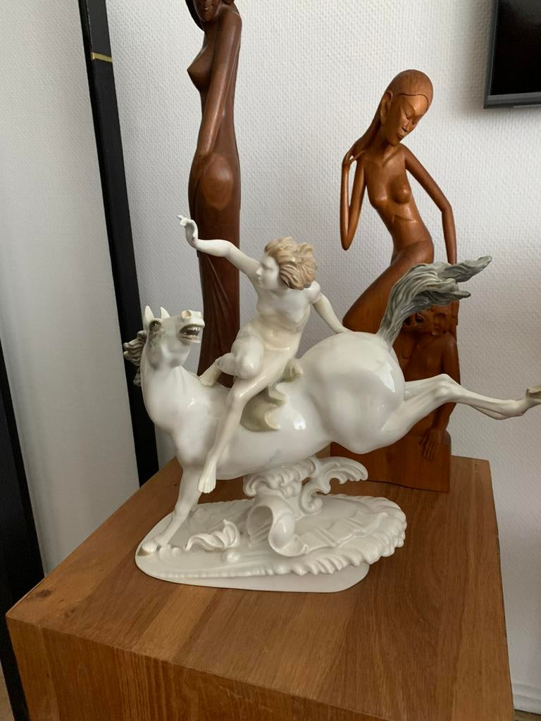 Art-Deco (woman on a horse ) Hutsenreuter ,ZELDZAAM❗️, Verzenden, Gebruikt, Mens