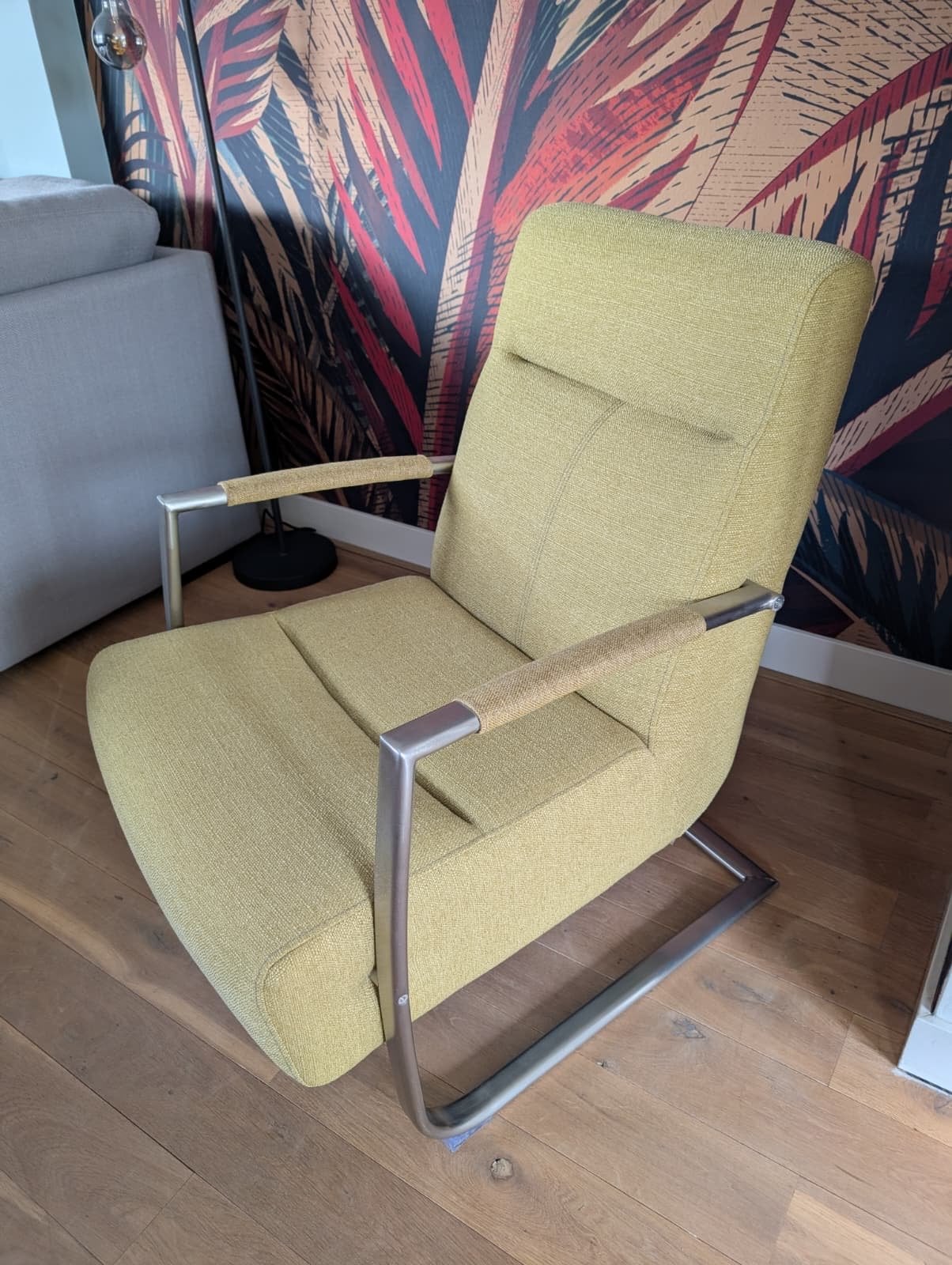 Comfortabele fauteuil met metalen frame en stoffen bekleding, Ophalen, Gebruikt, Overige kleuren, Metaal