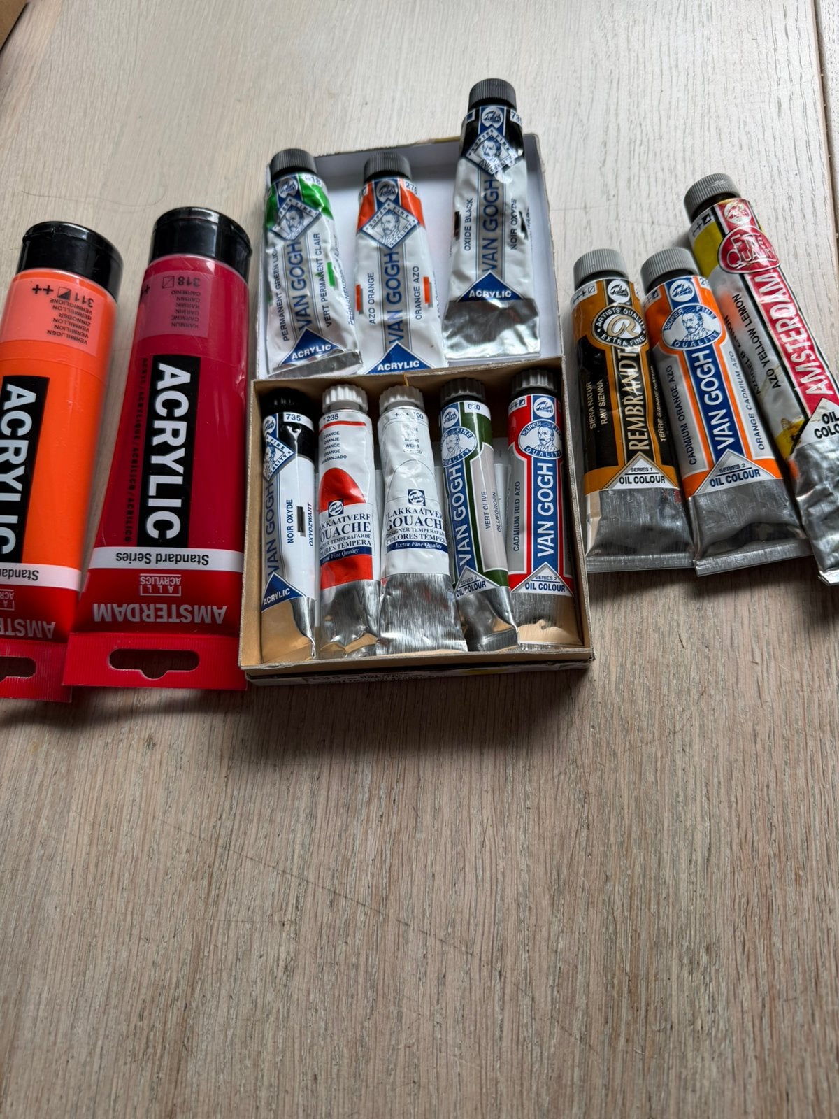 Diverse tubes verf, Verzenden, Acrylverf