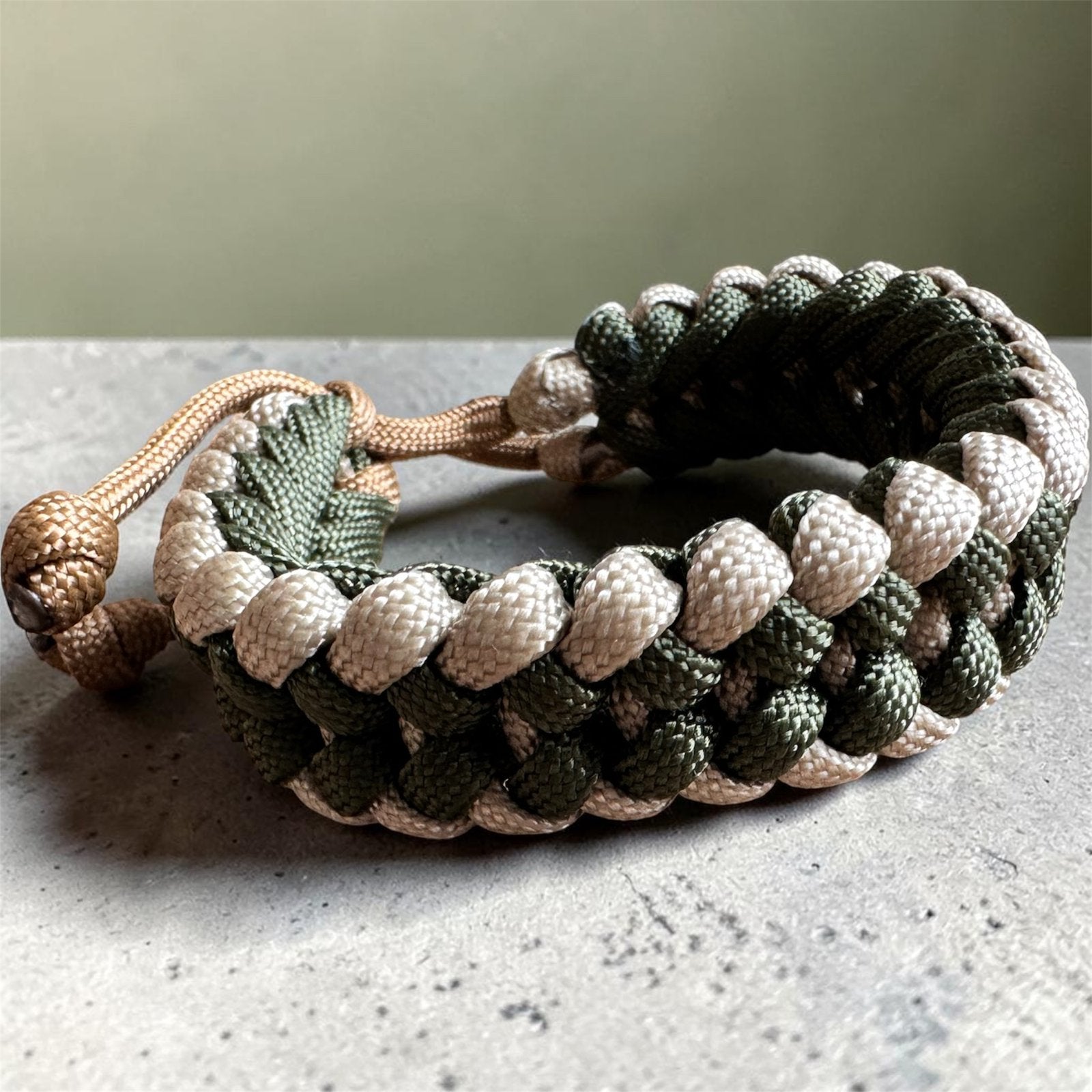 Paracord armband / khaki / surfarmband / beachlife /surflife