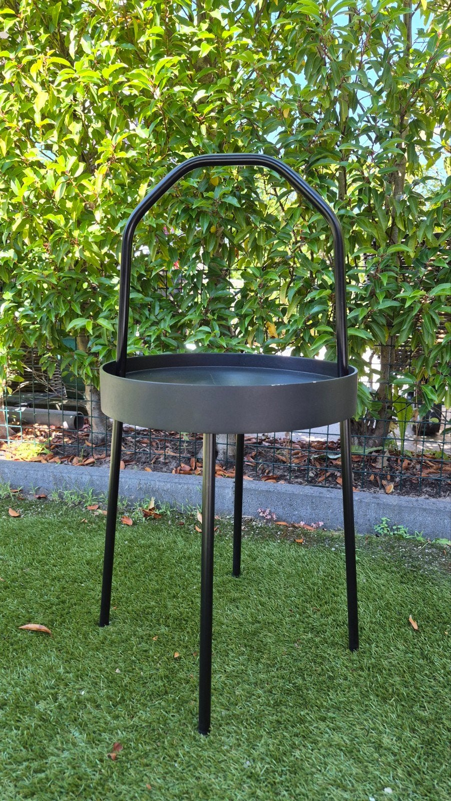 IKEA BURVIK bijzettafel - Zwart, met handvat, Minder dan 55 cm, Modern, Scandinavisch, Metaal of Aluminium, Rond