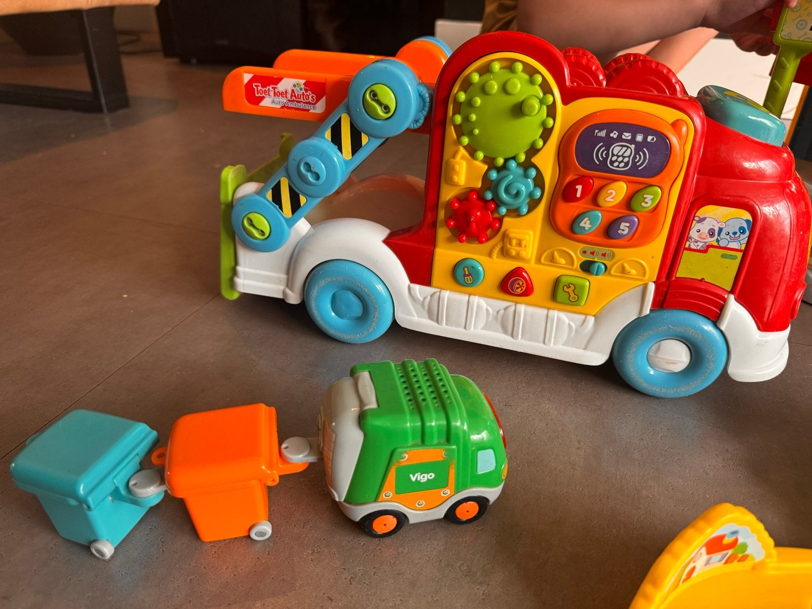 Toet Toet Auto's garage en diverse auto's (klein/groot), Ophalen of Verzenden, Gebruikt