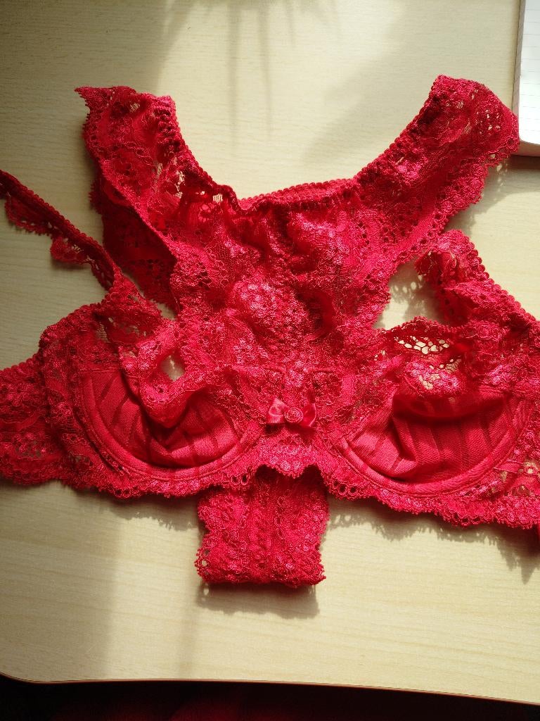 Bh Marie Jo 75B en string 38, Marie Jo, Ophalen of Verzenden, Rood, BH
