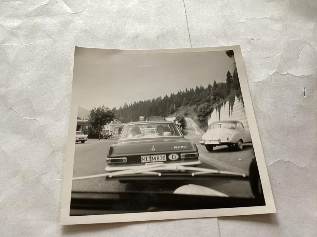 Oude foto van auto's op de weg, jaren '60 9x9 cm, Verzamelen, Foto's en Prenten, 1960 tot 1980, Gebruikt, Foto, Buitenland