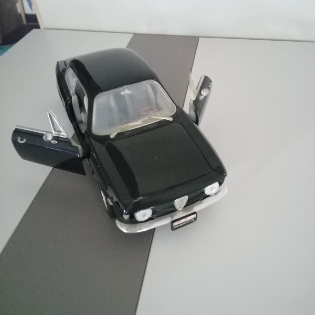 ALFA ROMEO GIULIA SPRINT-1/18, Hobby en Vrije tijd, Modelauto's | 1:18, Verzenden, Zo goed als nieuw, Overige merken
