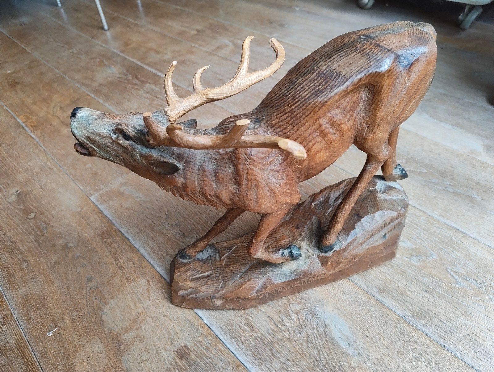 Prachtig handgesneden houten hert beeld, Ophalen, Zoogdier, 20 - 50 cm, Beeld