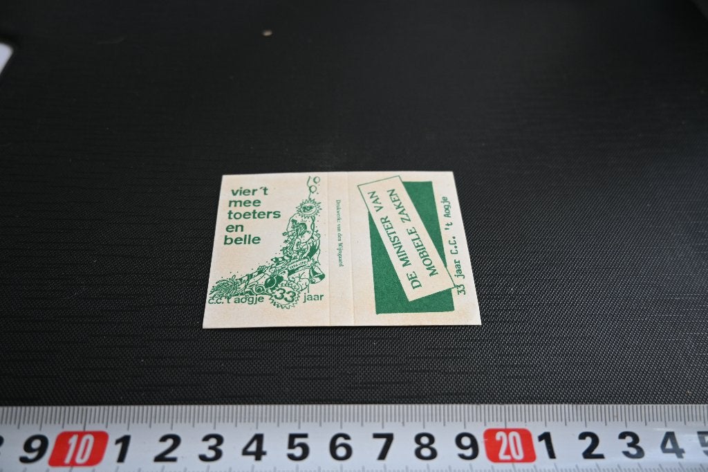 sticker 33 jaar C.C. 't AOGJE   viet 't mee  JF385 *, Ophalen, Zo goed als nieuw