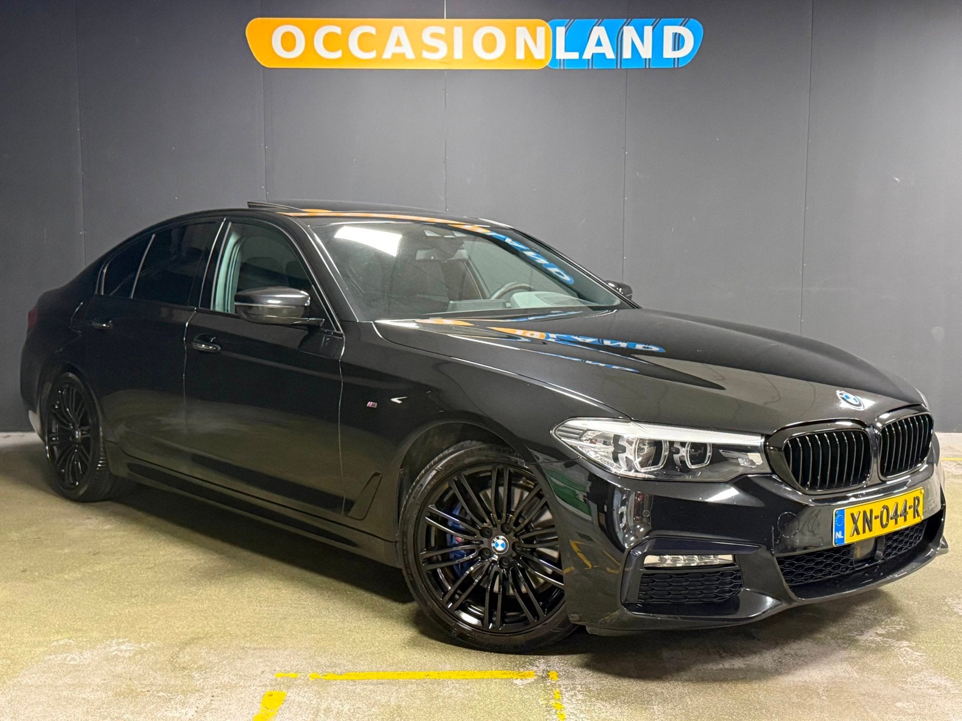 BMW 5-serie 530i xDrive High Executive M-Pakket|KANTELDAK|ME, Auto's, Automaat, Gebruikt, 4 cilinders, Alcantara