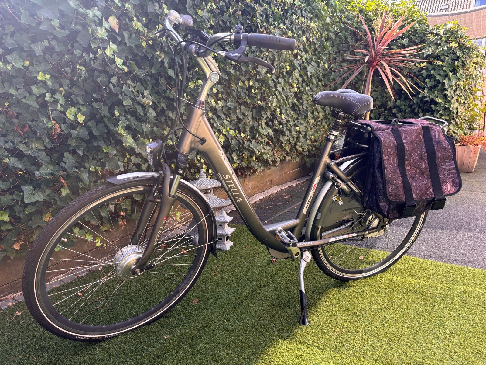 Stella Modena elektrische dames fiets met 8 versnellingen, Zo goed als nieuw, 51 tot 55 cm, 50 km per accu of meer, Ophalen