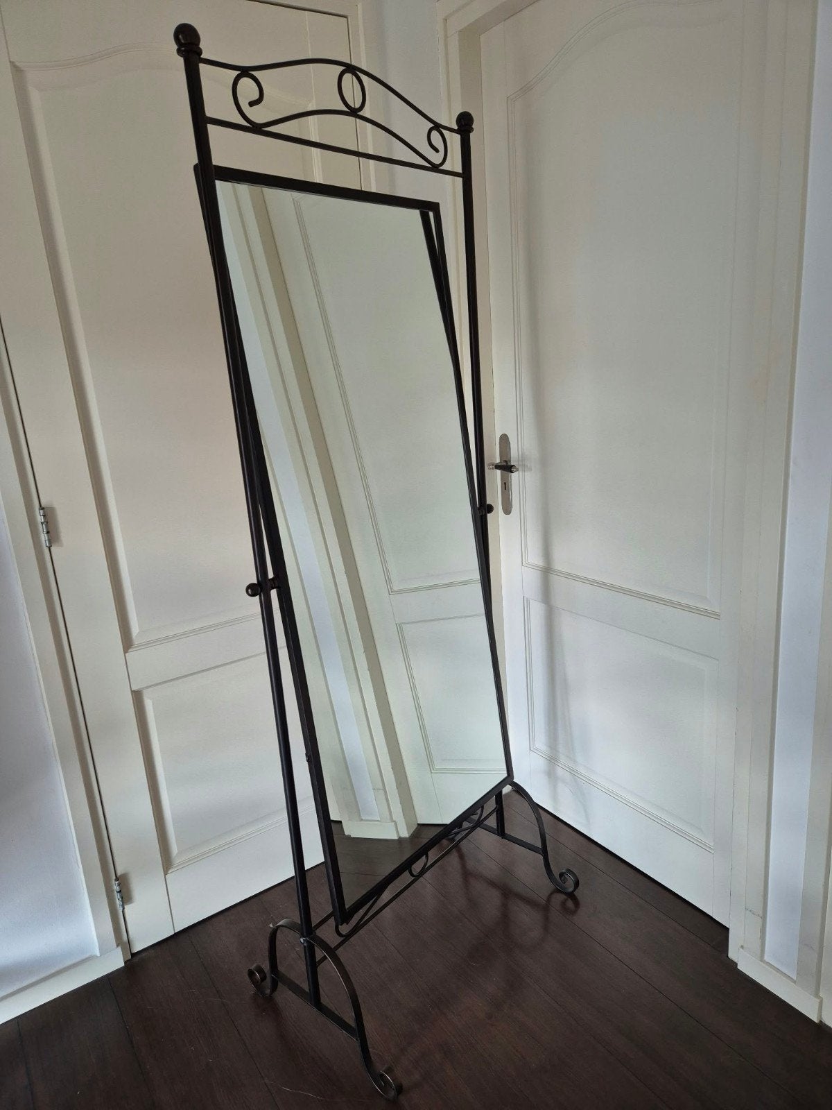 Passpiegel met sierlijk zwart metalen frame 185x70cm, Huis en Inrichting, Ophalen, Gebruikt, 150 tot 200 cm, Rechthoekig