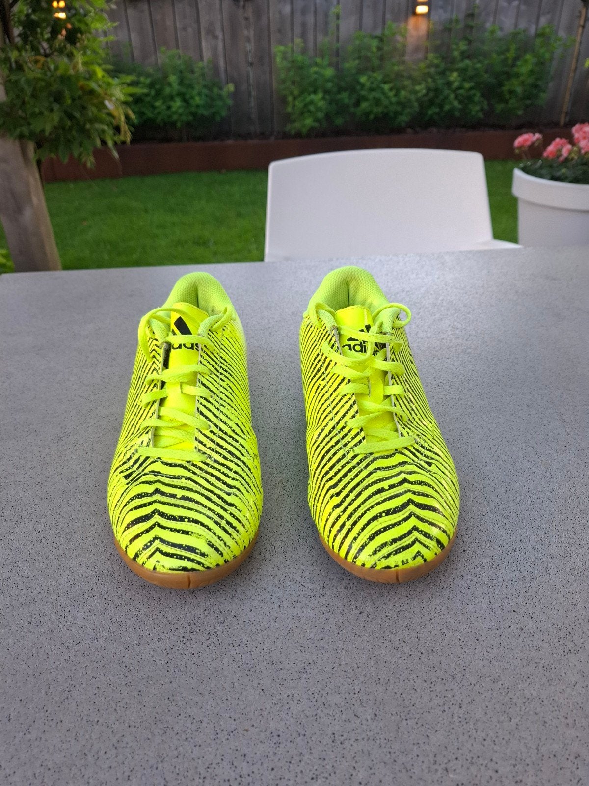 Adidas voetbalschoenen maat 42 - Neon geel, Maat XS of kleiner, Ophalen of Verzenden, Gebruikt, Schoenen