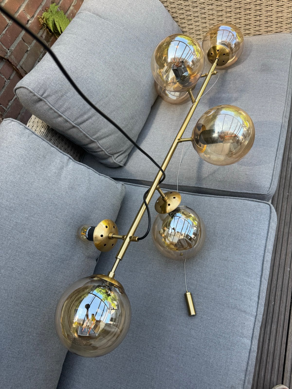 Moderne gouden hanglamp met glazen bollen (1 bol ontbreekt), Ophalen, Gebruikt, Glas, Overige fittingen