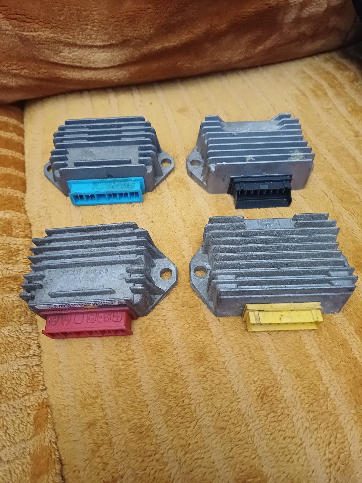 piaggio gelijkrichter/spanningsregelaar motorfiets (4 stuks), Ophalen of Verzenden, Gebruikt