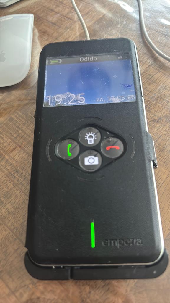 Emporia seniorentelefoon met hoesje en lader, Telecommunicatie, Mobiele telefoons | Overige merken, Ophalen, Gebruikt, Minder dan 3 megapixel