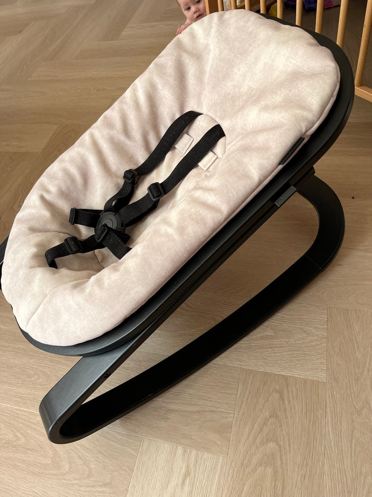 Kidsmill Up!Wipstoel Onderstel met beige suède newbornkussen, Kinderen en Baby's, Wipstoeltjes, Ophalen of Verzenden, Gebruikt