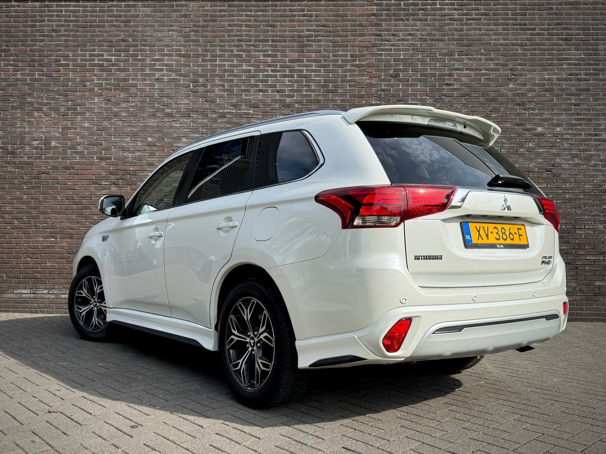 Mitsubishi Outlander PHEV | TREKHAAK | CARPLAY | SCHUIFDAK, Auto's, Euro 6, 4 cilinders, Alcantara, Origineel Nederlands