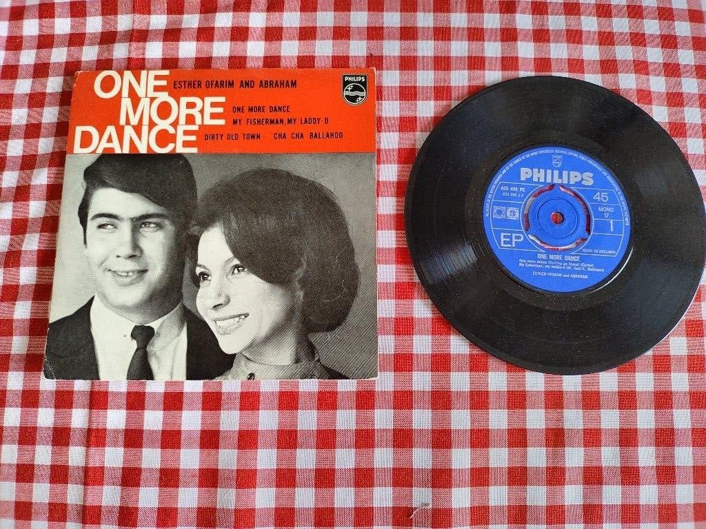 Foto 3 van Esther and Abraham Ofarim 7 inch EP  2 stuks