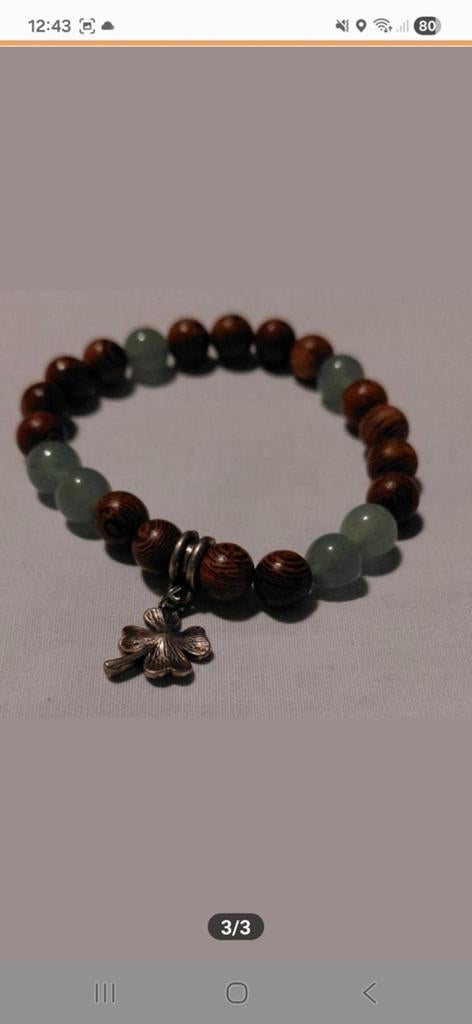 Houten kralen armband met klavertje vier bedel, Bruin, Nieuw, Ophalen of Verzenden, Met bedels of kralen