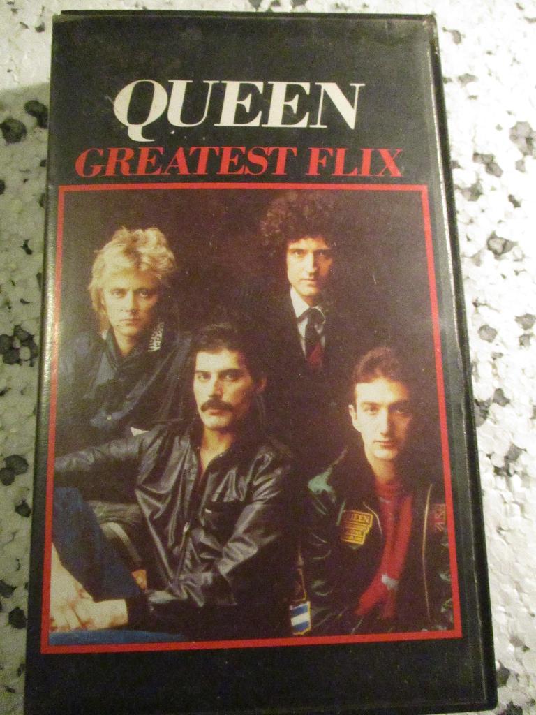 8x QUEEN op VHS, Alle leeftijden, Ophalen of Verzenden, Gebruikt, Muziek en Concerten