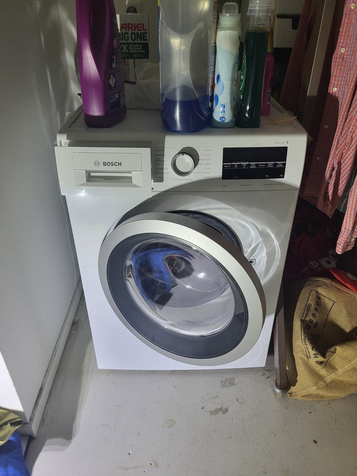 Bosch Serie 6 - 9 kg, EcoSilence Drive - 5,5jaar oud, Ophalen, 1200 tot 1600 toeren, 8 tot 10 kg, Zo goed als nieuw
