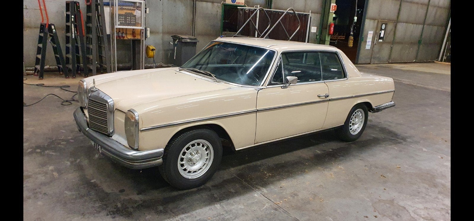 Mercedes-Benz 200-Serie 2.8 250 C 1970 Beige, Auto's, Mercedes-Benz, Particulier, 200-Serie, Benzine, Hatchback, Handgeschakeld