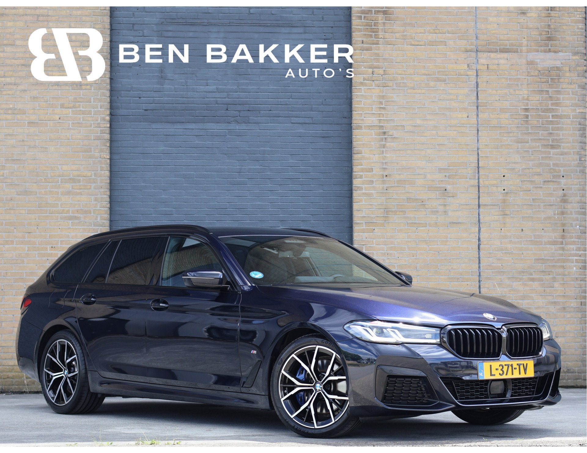 BMW 5 Serie Touring 520d xDrive M Sport Laser | HUD | Harman, Automaat, 2000 kg, Leder en Stof, Zwart