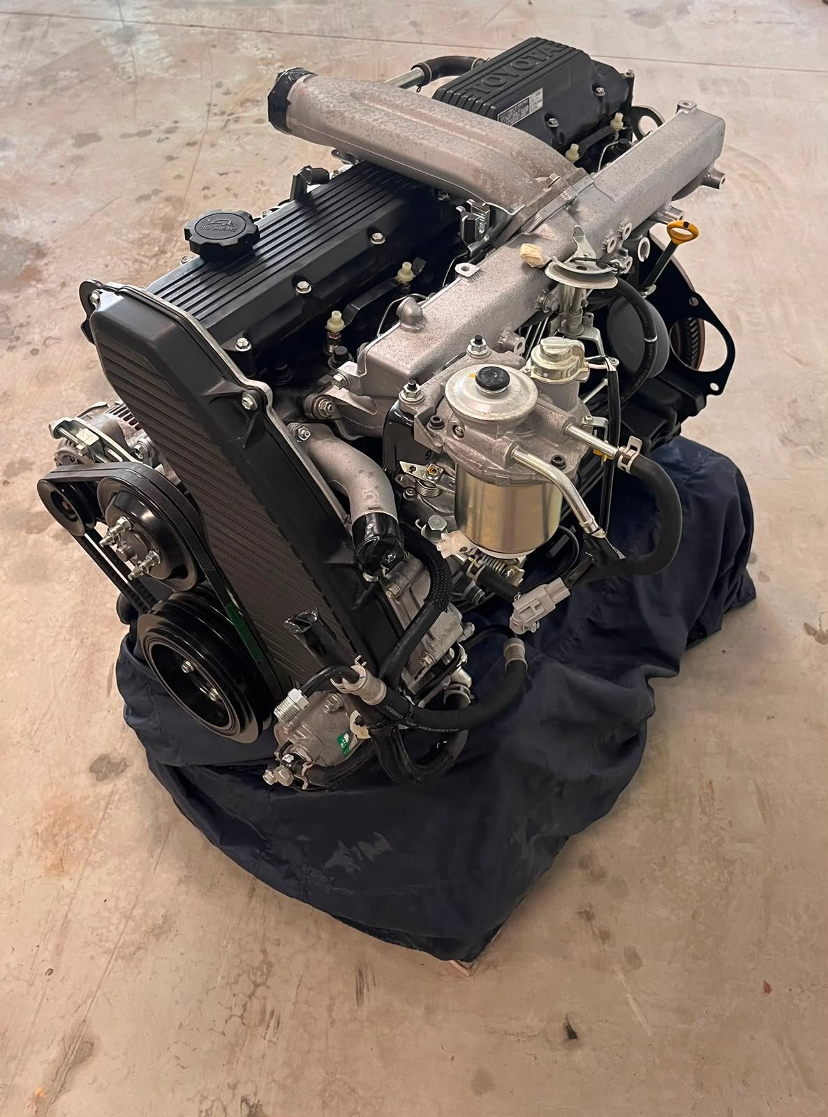 Toyota landcruiser HZJ70/73/74/75/78/79 1HZ motor, Auto-onderdelen, Ophalen, Toyota