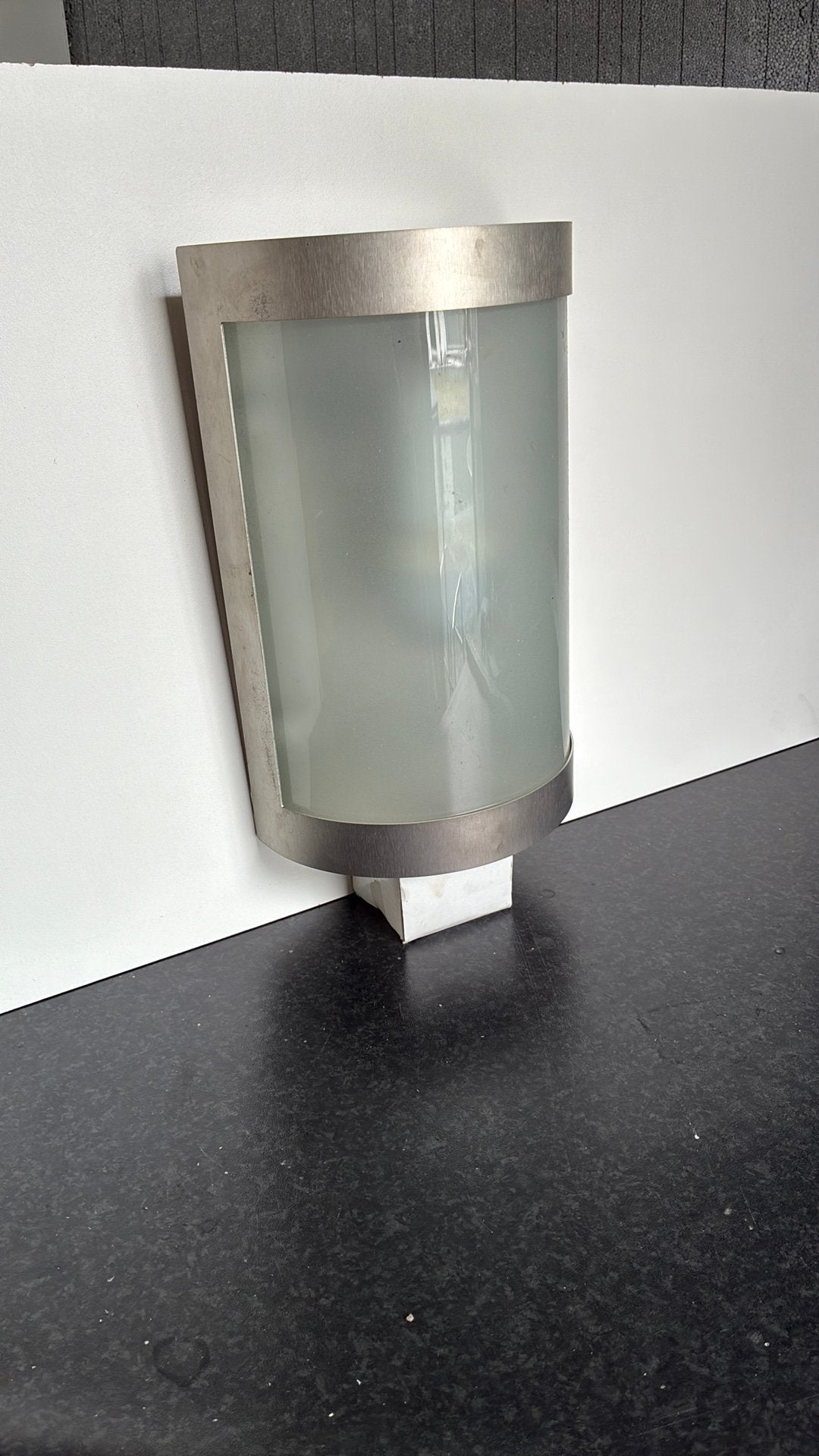 RVS  wandlamp. 17cm breed 26 cm hoog, Ophalen of Verzenden, Zo goed als nieuw