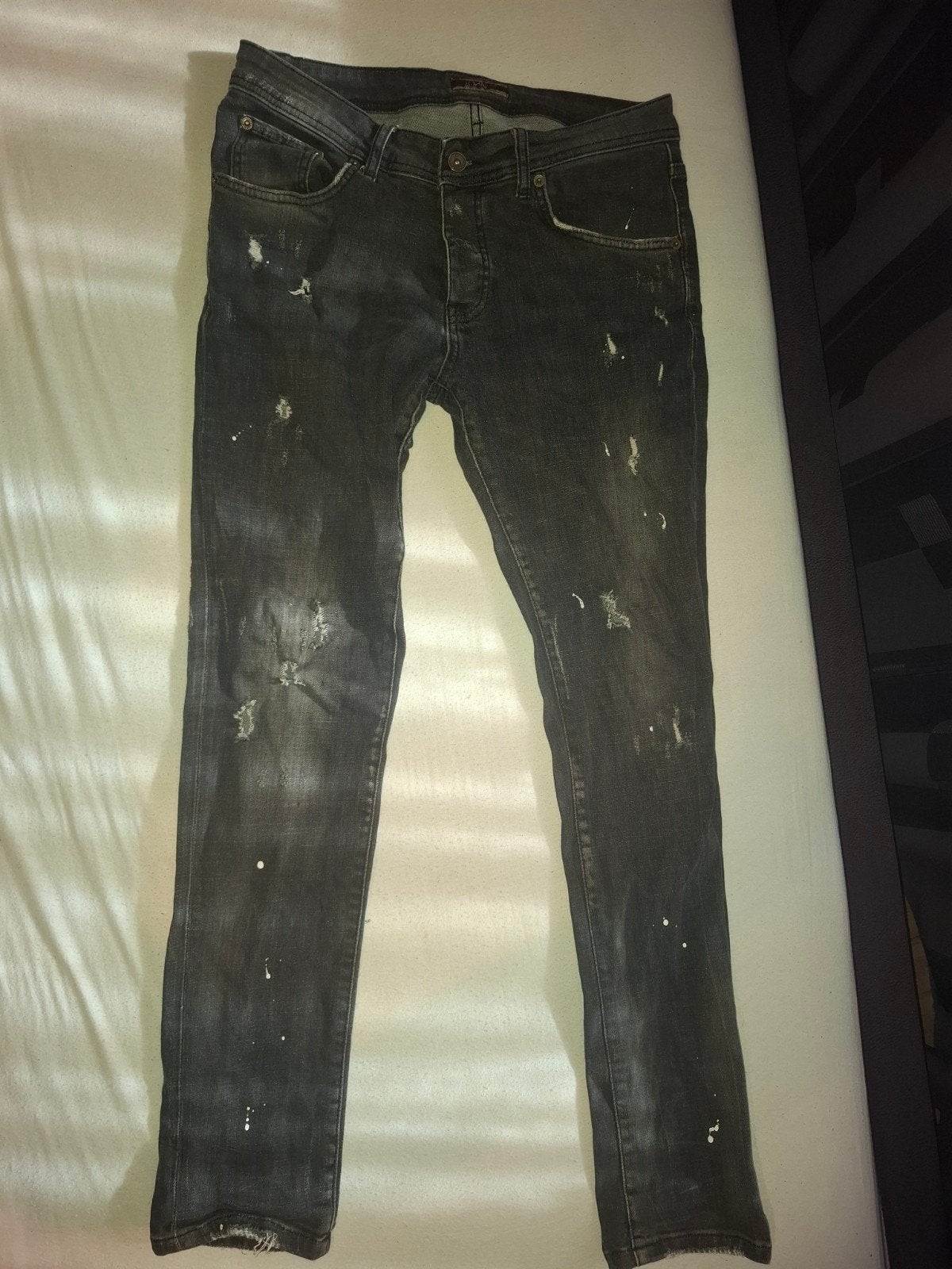 JOHN H Collection Zwarte Broek met Witte Spetters Maat S, Kleding | Heren, Zwart, Overige jeansmaten, Ophalen of Verzenden, Zo goed als nieuw