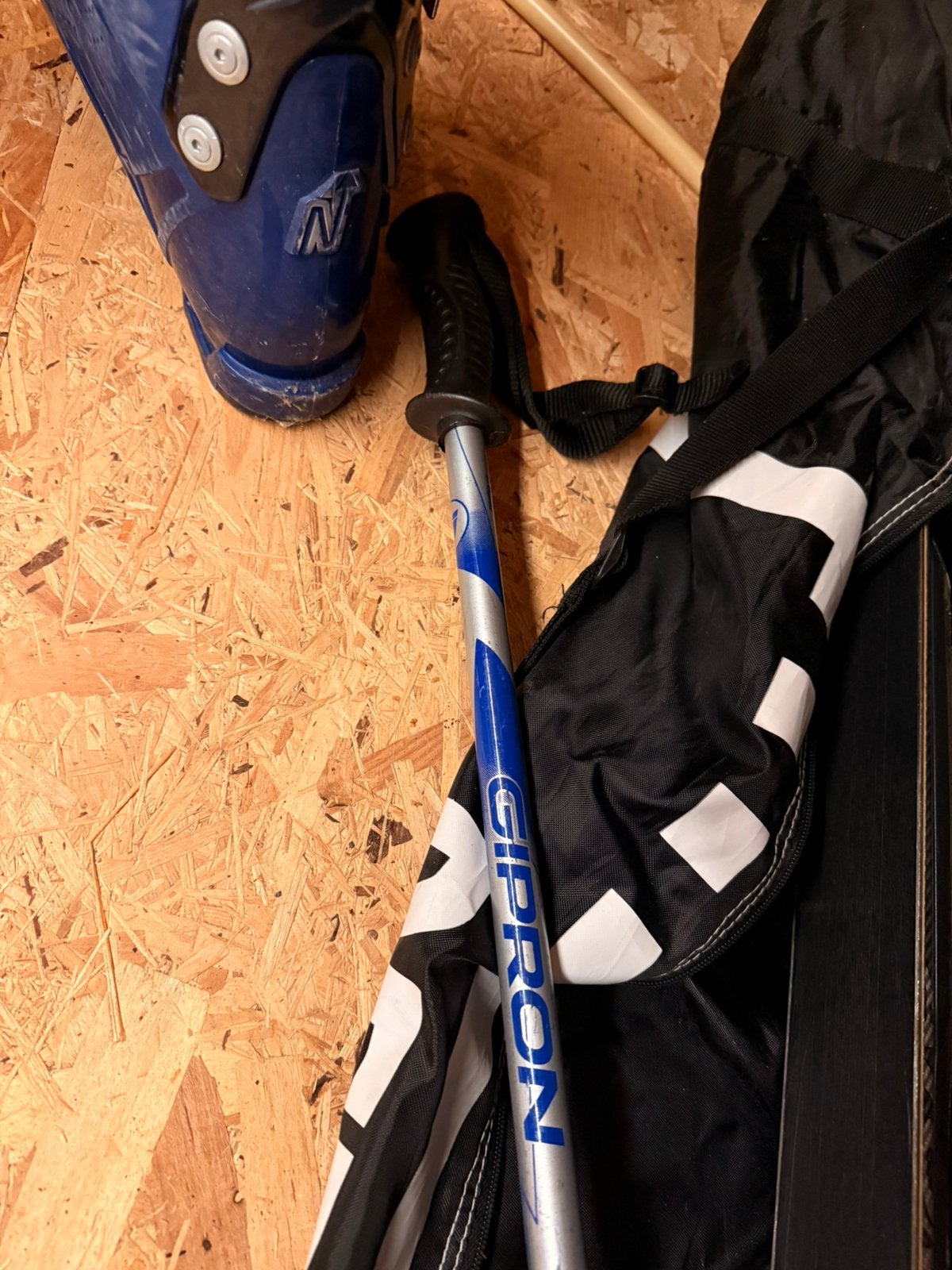 GRATIS- Atomic ski’s en Nordica schoenen (incl. stokken), Ophalen, 160 tot 180 cm, Gebruikt, Atomic
