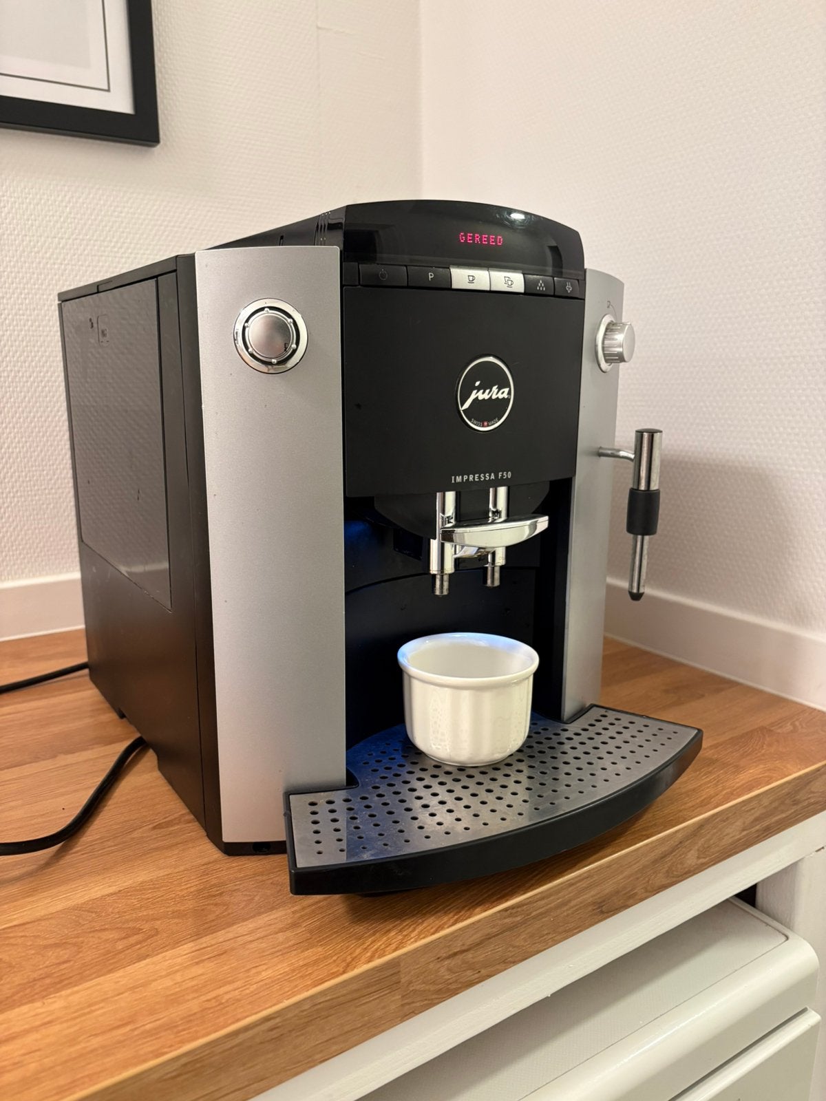 Jura Impressa F50 – goed werkende en nette koffiemachine, Ophalen, 10 kopjes of meer, Koffiemachine, Zo goed als nieuw