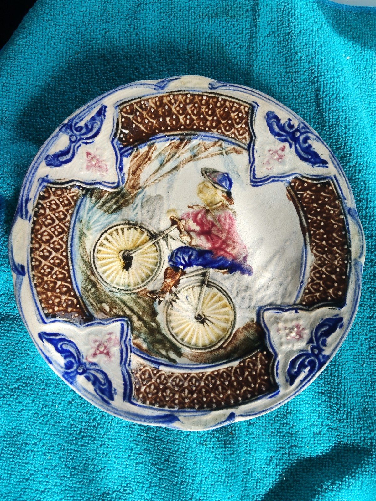 Antiek Delfts Blauw bord met fietser en craquelé, Ophalen