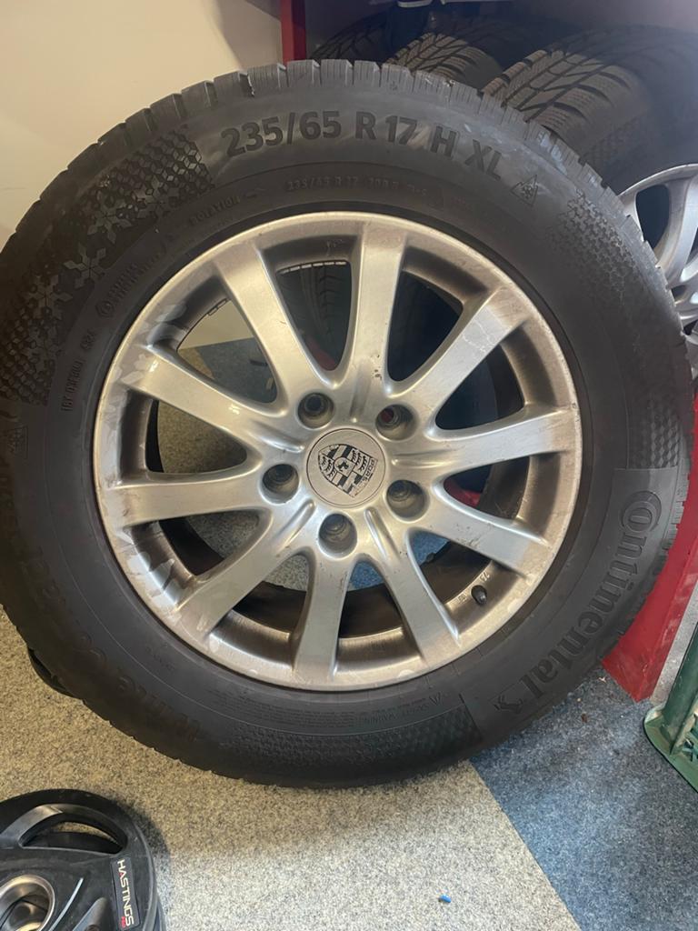 Continental Winterbanden 235/65 R17 - Zo goed als nieuw, Ophalen, Gebruikt, 17 inch, Winterbanden