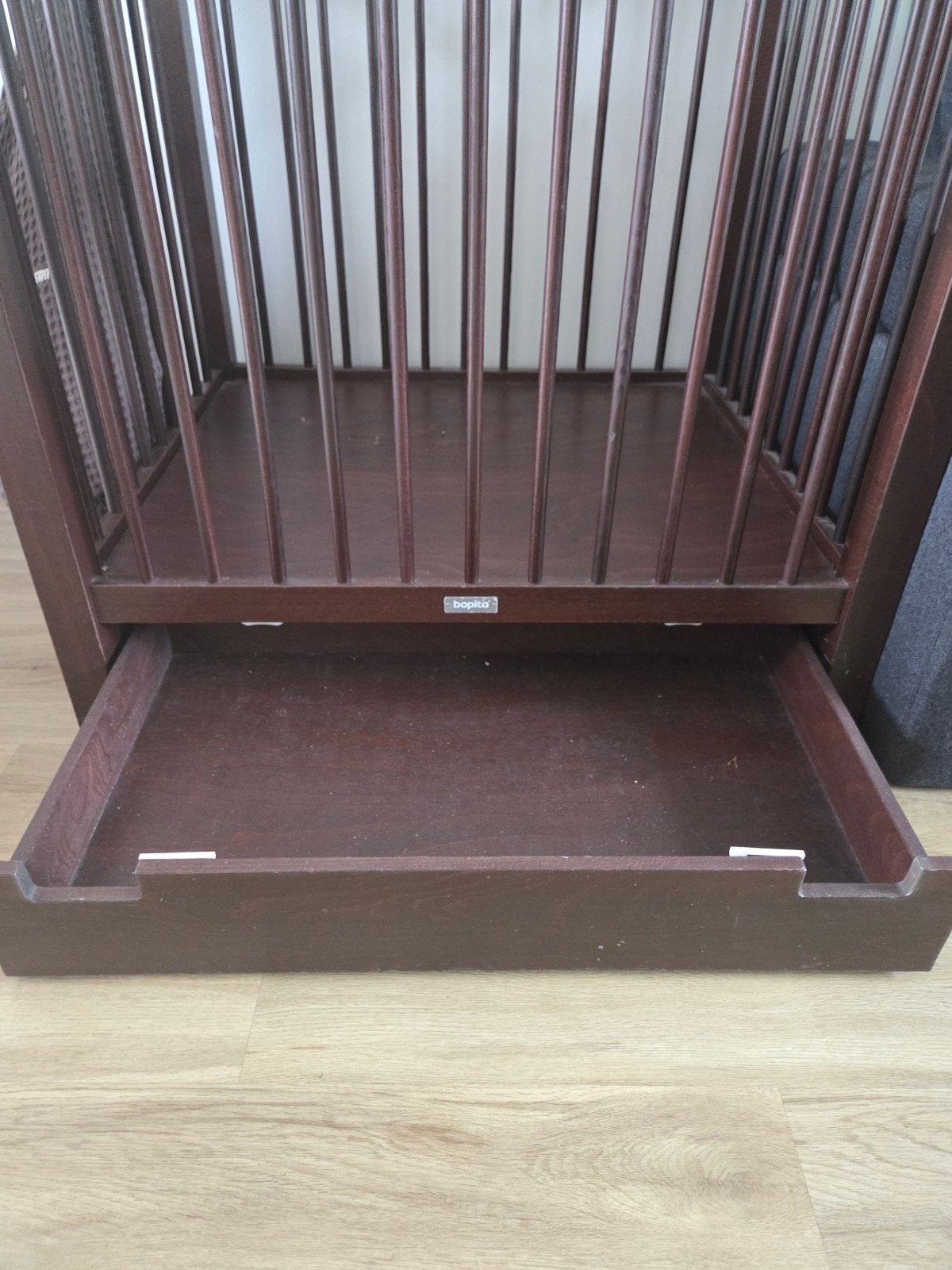 Gratis donkerbruine houten box met lade, Kinderen en Baby's, Ophalen, Gebruikt, Vierkant, Lade