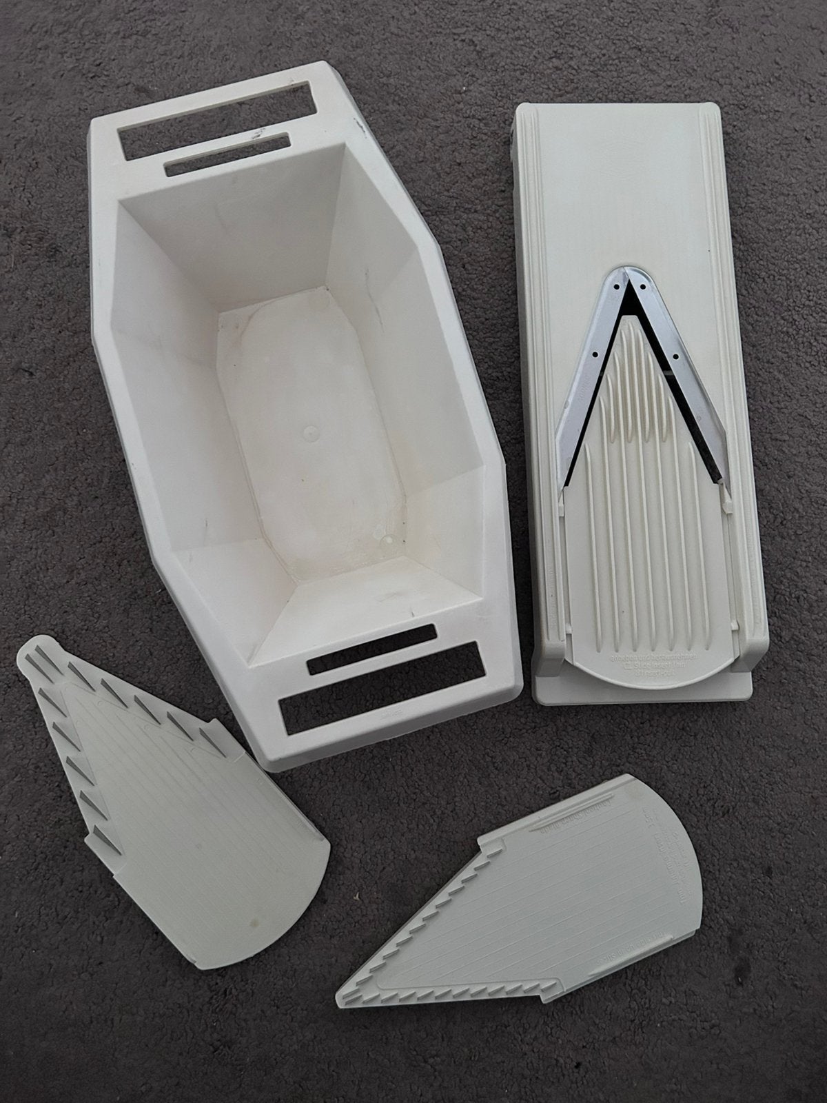 Borner V-schaaf / mandoline rasp keuken vintage, Beige, Kunststof, Ophalen of Verzenden, Overige merken