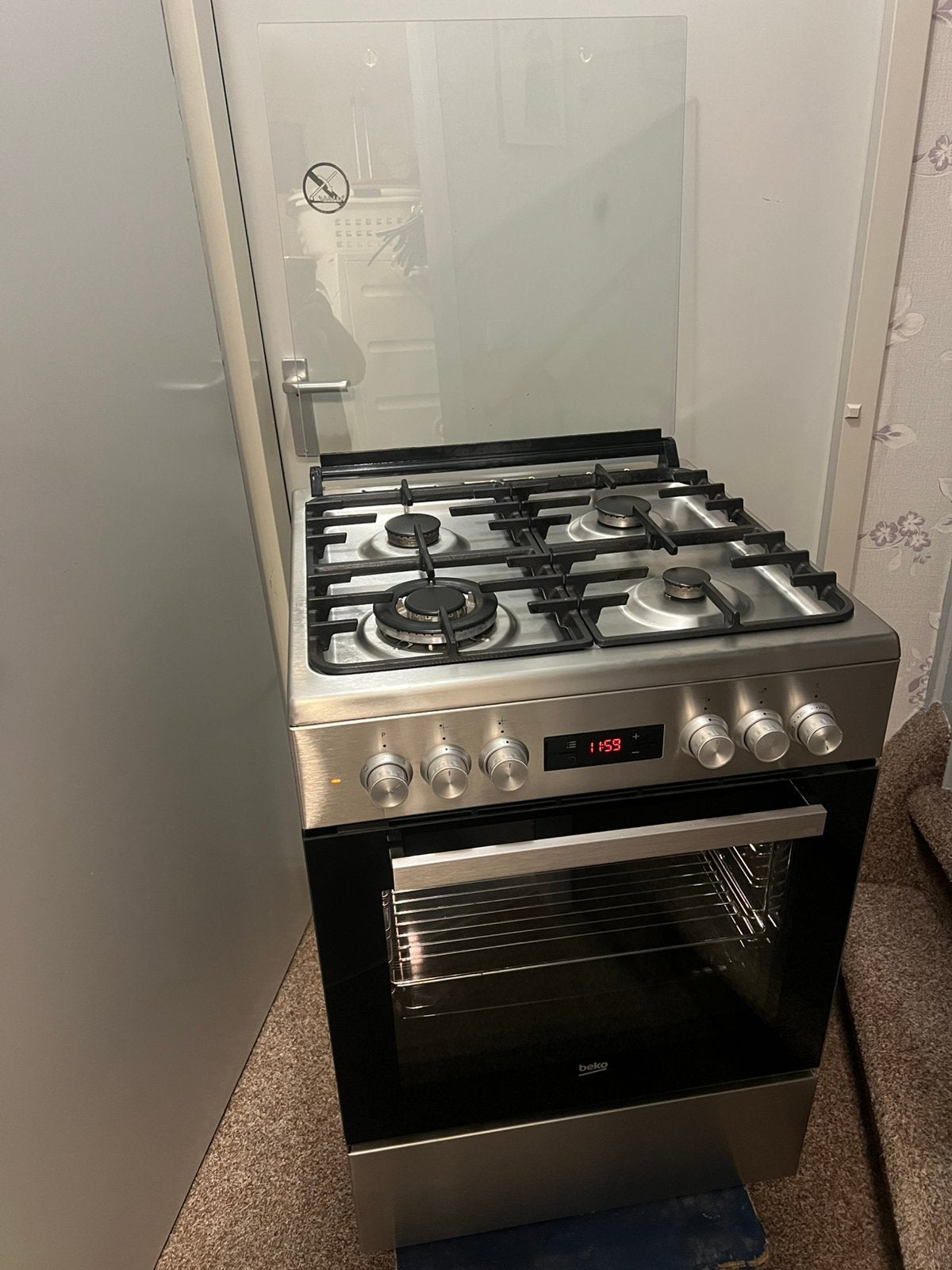 Te koop Beko RVS Gasfornuis met Hetelucht Oven - 60 cm breed, Witgoed en Apparatuur, Fornuizen, Ophalen, 4 kookzones, Zo goed als nieuw