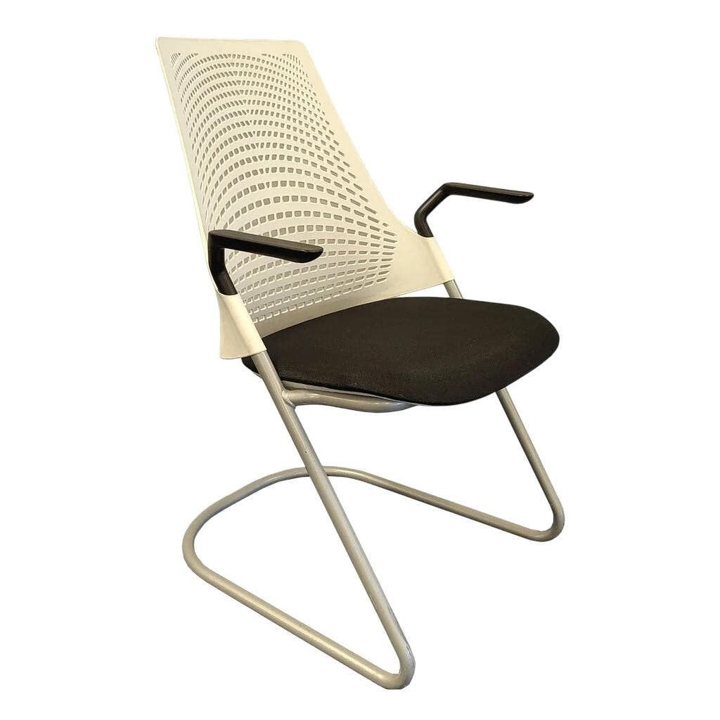 Herman Miller Sayl Vergaderstoel Zwart Wit Grijs, Huis en Inrichting, Stoelen, Kunststof, Gebruikt, Ophalen of Verzenden, Grijs