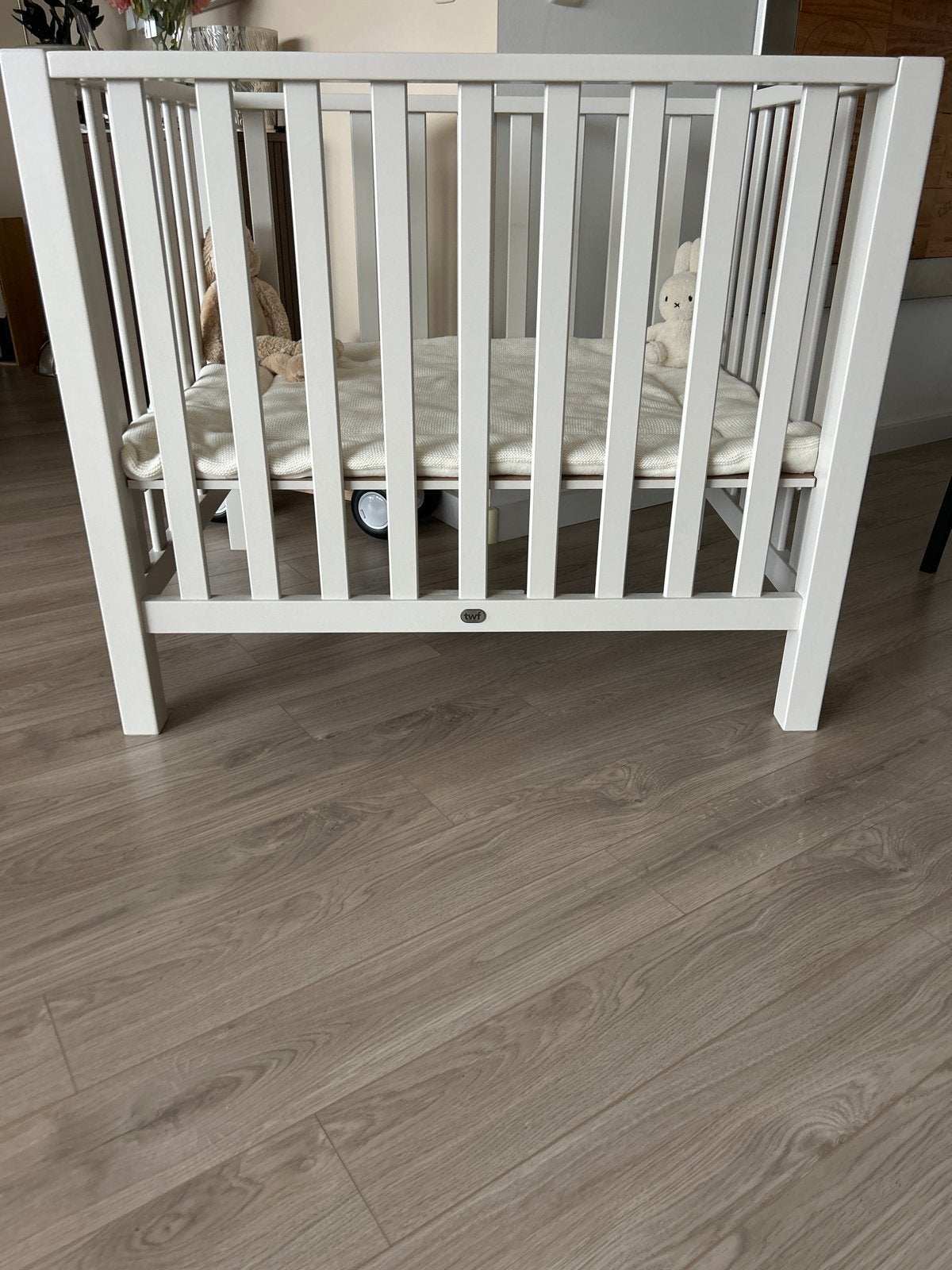 TWF Babybedje/Ledikant - Wit, Zo goed als nieuw, Ophalen, Zo goed als nieuw, Boxkleed