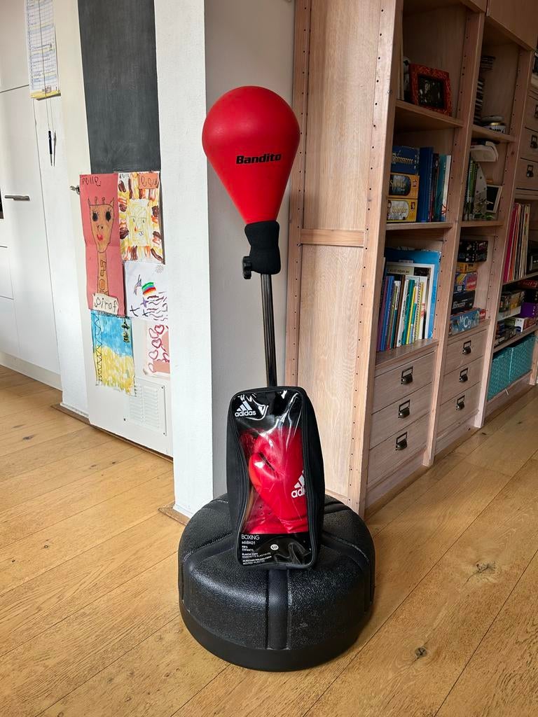 Bokspaal  met bokshandschoenen, Ophalen, Zo goed als nieuw, Boksbal